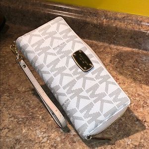 Michael Kors wallet/wristlet